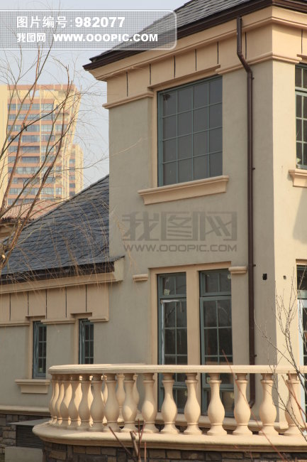 别墅屋顶小窗户