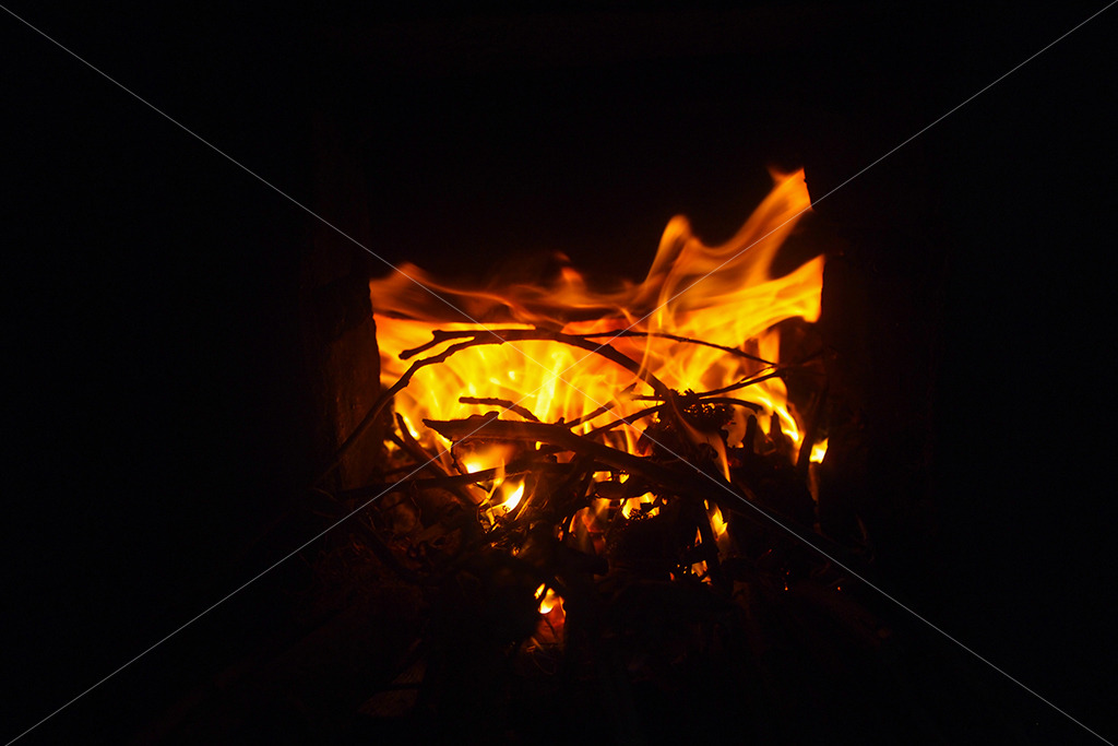 爆炸的 火壁炉 火焰 框架 燃料 火焰 篝火 农村 乡村 北方炉灶 壁纸