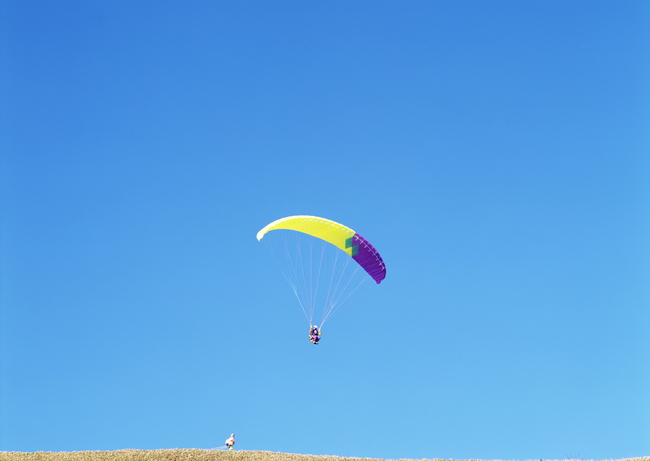 天空跳伞空气球蓝天白云模板下载(图片编号:1