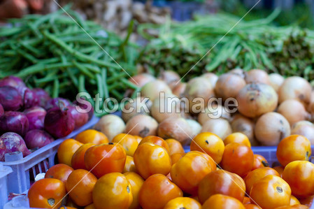 新鲜的蔬菜和水果在市场上图片素材(图片编号