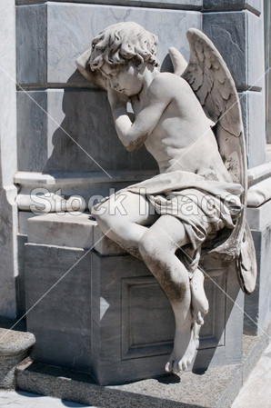 天使雕像在布宜诺斯艾利斯雷科莱塔公墓(图片