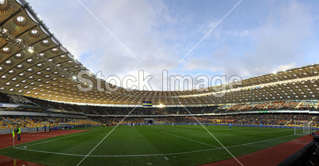 在基辅,乌克兰奥林匹克体育场的全景视图(图片