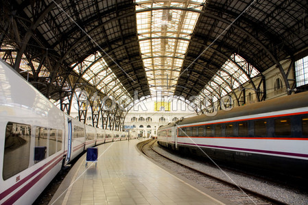在巴塞罗那的火车。法国站图片素材(图片编号