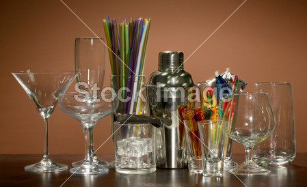 口杯和眼镜的颜色背景图片素材(图片编号:501