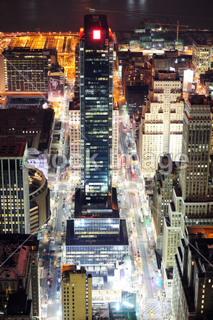 美国纽约市曼哈顿街头鸟瞰图在晚上图片素材(