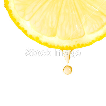 Fragment of lemon with water drops图片素材(图