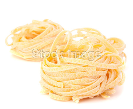 意大利面意大利面条巢上孤立的白色背景图片素