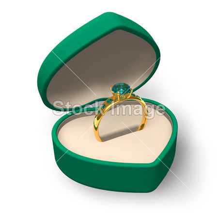 绿色的心形框与宝石的金戒指图片素材(图片编