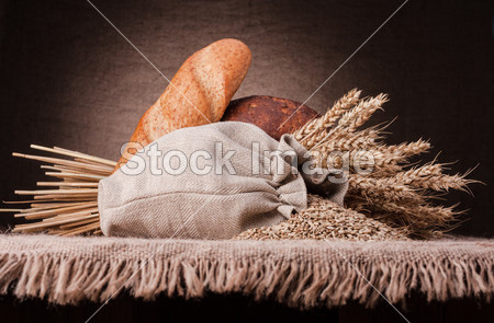 Bread, flour sack and ears bunch图片素材(图片