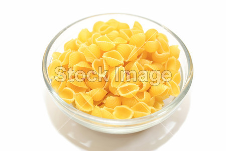 A Glass Bowl with Tiny Sea Shell Pasta图片素材