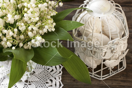 Still life with flowers and sweets图片素材(图片编