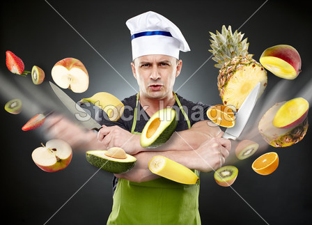 Fast cook slicing vegetables in mid-air图片素材