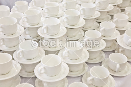 成堆的飞碟上的咖啡杯子图片素材(图片编号:5