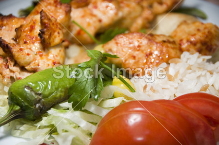 土耳其烤肉串肉串水稻青椒皮塔饼面包板图片素