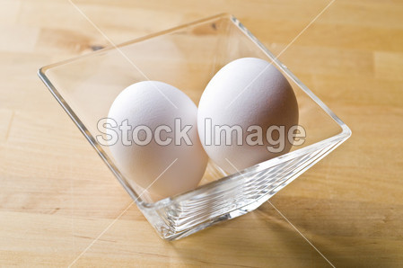 在碗里两个原料新鲜白蛋图片素材(图片编号:5