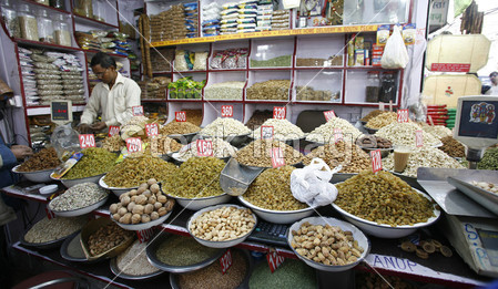 干果和坚果市场在德里,印度图片素材(图片编号