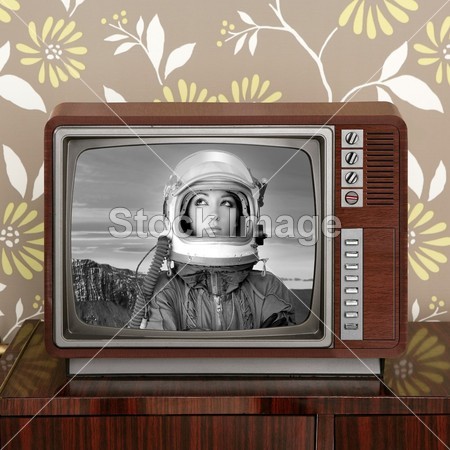 太空漫游火星宇航员上复古 60 年代电视图片素