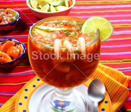 鸡尾酒虾海鲜墨西哥风格辣椒调味汁图片素材(