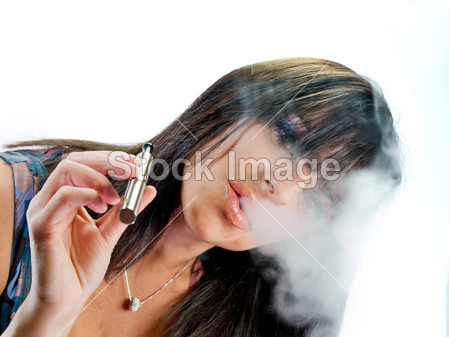 黑发女孩吸烟电子烟图片素材(图片编号:50416