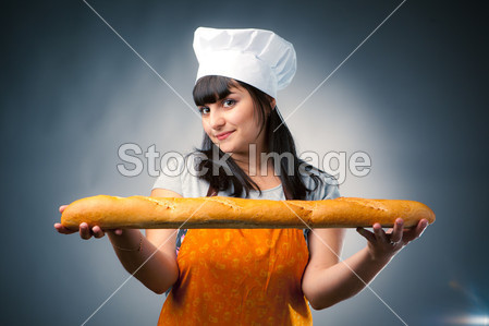 女厨师举行法国面包图片素材(图片编号:50420