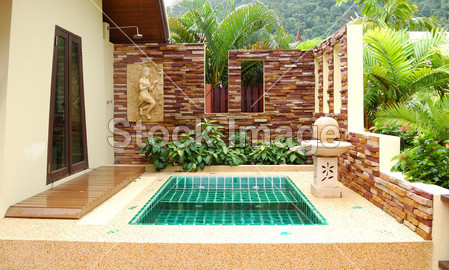 在豪华的别墅、 象岛、 泰国户外按摩浴缸图片