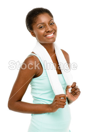 快乐健康的年轻黑人女性穿着运动服孤立在白色