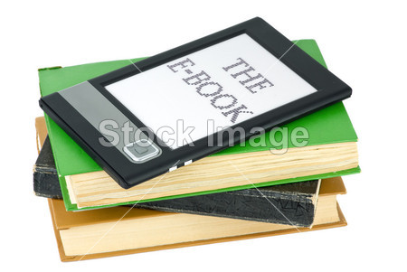 电子书阅读器和传统纸质书籍图片素材(图片编