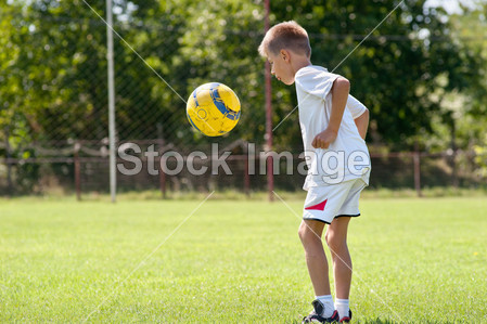儿童玩足球球图片素材(图片编号:50475300)_休
