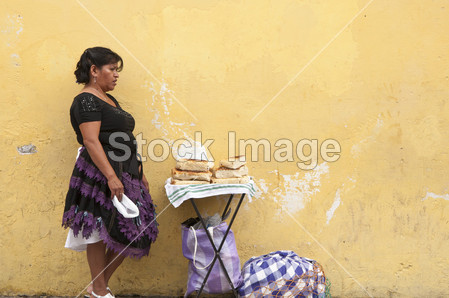 街头女人面包供应商图片素材(图片编号:50483