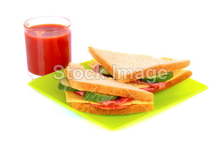 三明治配上白色隔离的番茄汁图片素材(图片编