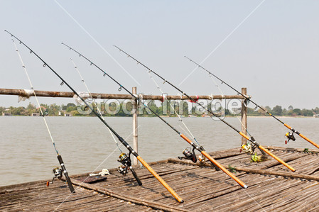 在码头上钓鱼杆图片素材(图片编号:50502633