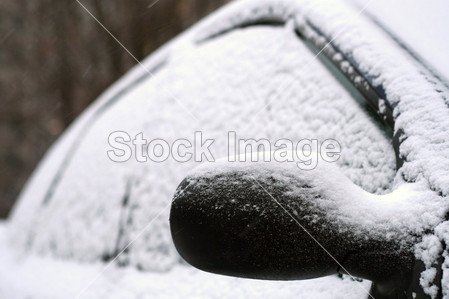 大雪覆盖汽车后视镜特写图片素材(图片编号:5