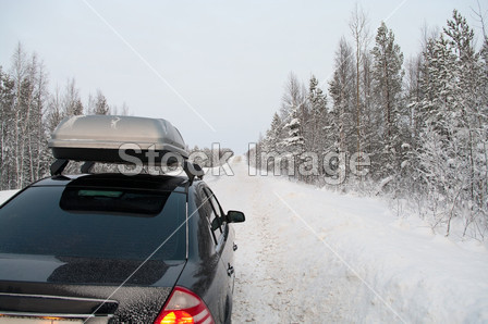 在北方的森林冬季雪道车旅图片素材(图片编号