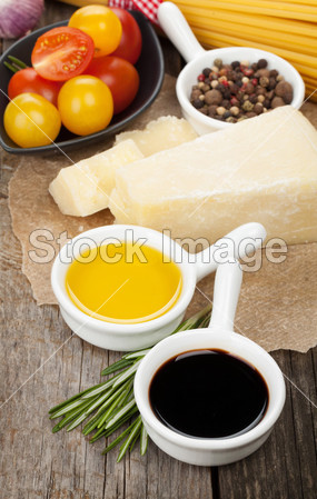 Parmesan cheese, pasta, tomatoes图片素材(图