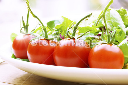 藤番茄沙拉盘子上的关闭图片素材(图片编号:5