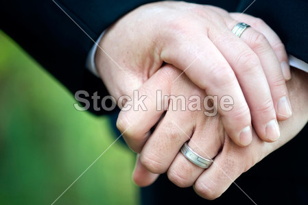 Gay Couple Holding Hands图片素材(图片编号