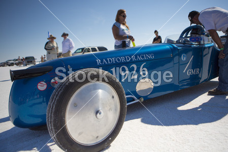 赛车在邦纳维尔盐滩图片素材(图片编号:50609