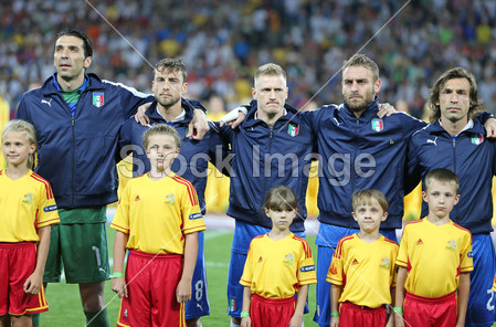 意大利足球运动员唱国歌图片素材(图片编号:5