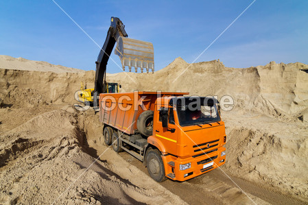 挖掘机装载卡车翻车机图片素材(图片编号:506