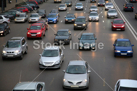 晚上道路上的汽车图片素材(图片编号:5064477