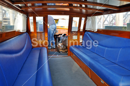 内部的水上出租车在威尼斯,意大利图片素材(图