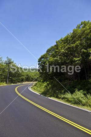 美丽的风景名胜国家道路曲线通过谢南多厄预研