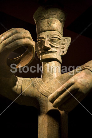 高大青铜雕像三星堆博物馆成都中国四川图片素