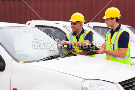 检查汽车托运公司工人图片素材(图片编号:506