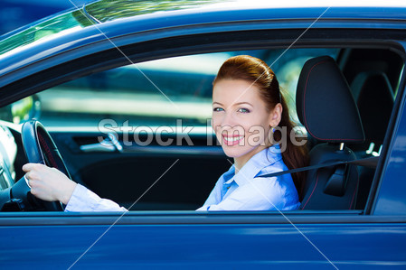 Happy car driver woman smiling图片素材(图片