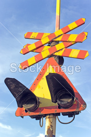 铁路标志及铁路十字路口的交通灯图片素材(图