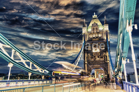 Traffic on London Bridge图片素材(图片编号:50