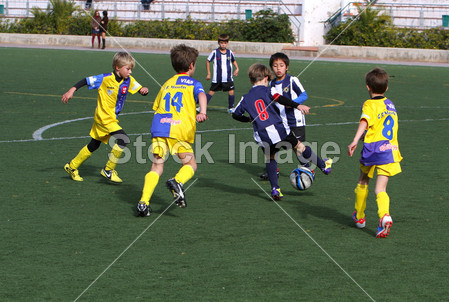 男孩们在阿利坎特市青少年足球杯图片素材(图