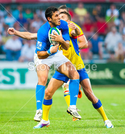 橄榄球球员在罗马尼亚 vs 新兴意大利期间图片