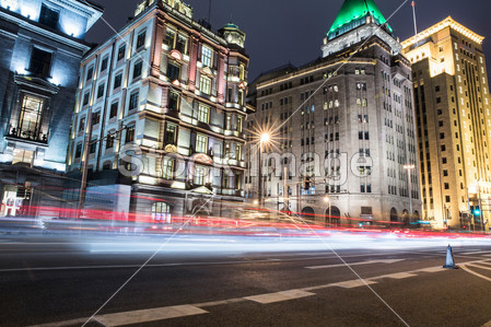 t scenery of the city, the light trails of city traffic图